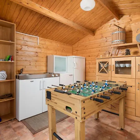 Noveanni By Interhome Vikendica