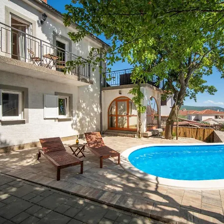 Noveanni By Interhome