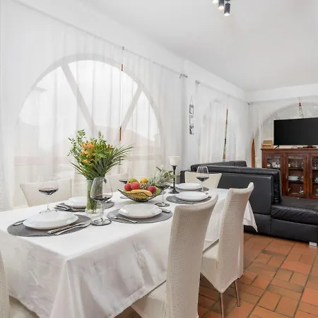 Noveanni By Interhome