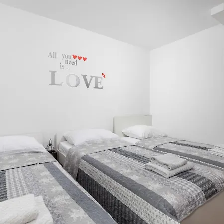 Noveanni By Interhome *