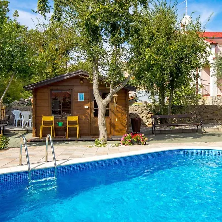 Noveanni By Interhome Kornic