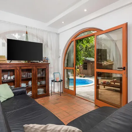 Noveanni By Interhome * Kornic