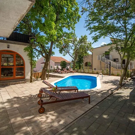 Noveanni By Interhome * Kornic